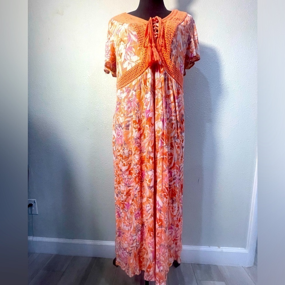 Torrid Floral Maxi Dress with Crochet detail- Size 1 (1X)